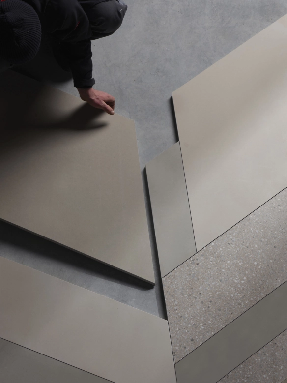 GDM.AWA tile: Laying the tiles on the floor in different formats.