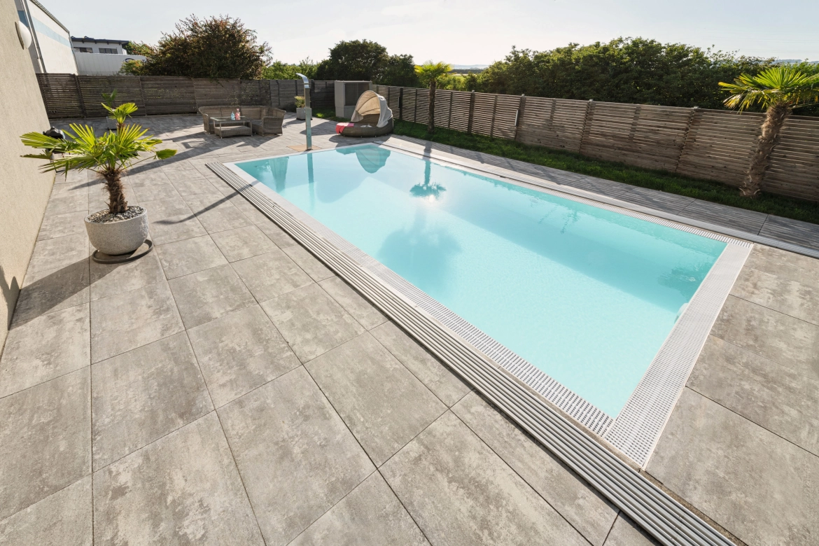 Large terrace with a built-in pool