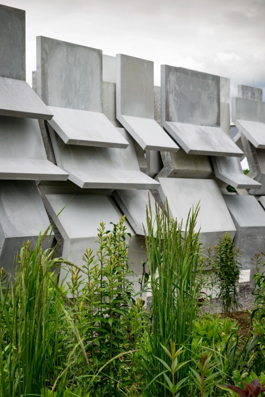 Brutalist "concrete hedge" in the idea garden in Kirchheim unter Teck.