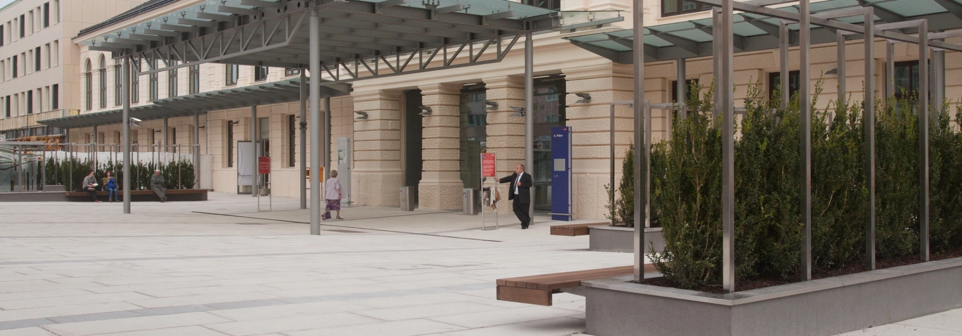 entrance forecourt station