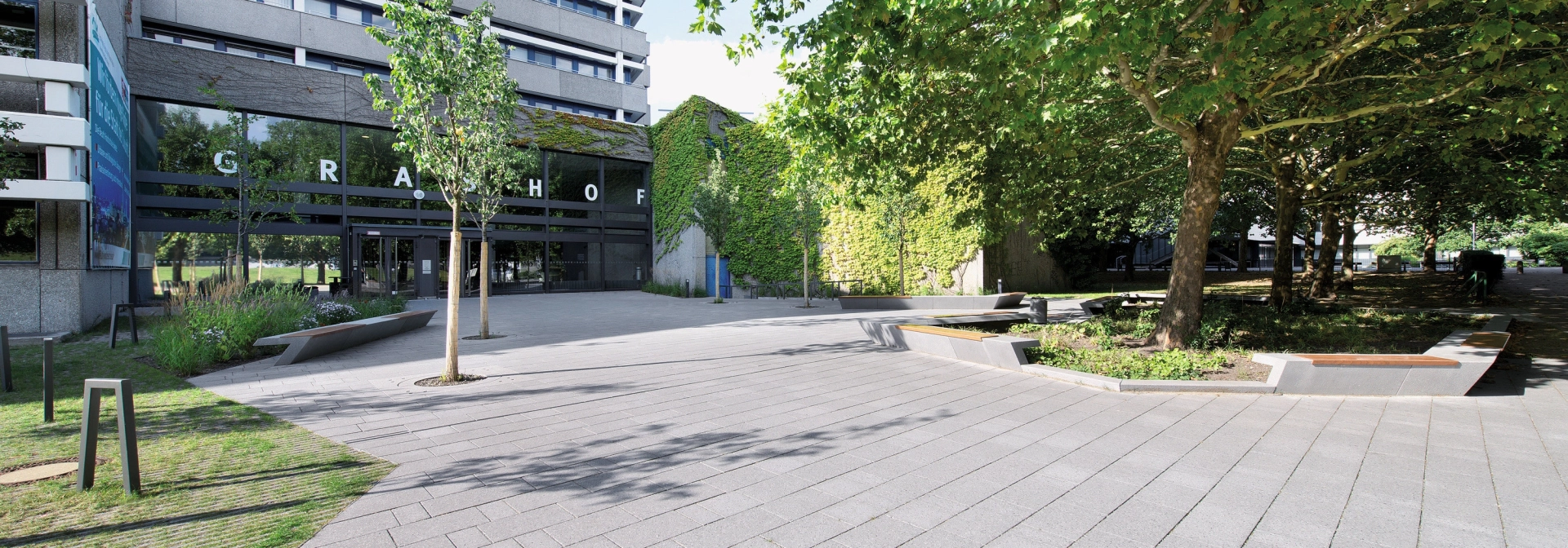 building inner courtyard university planted