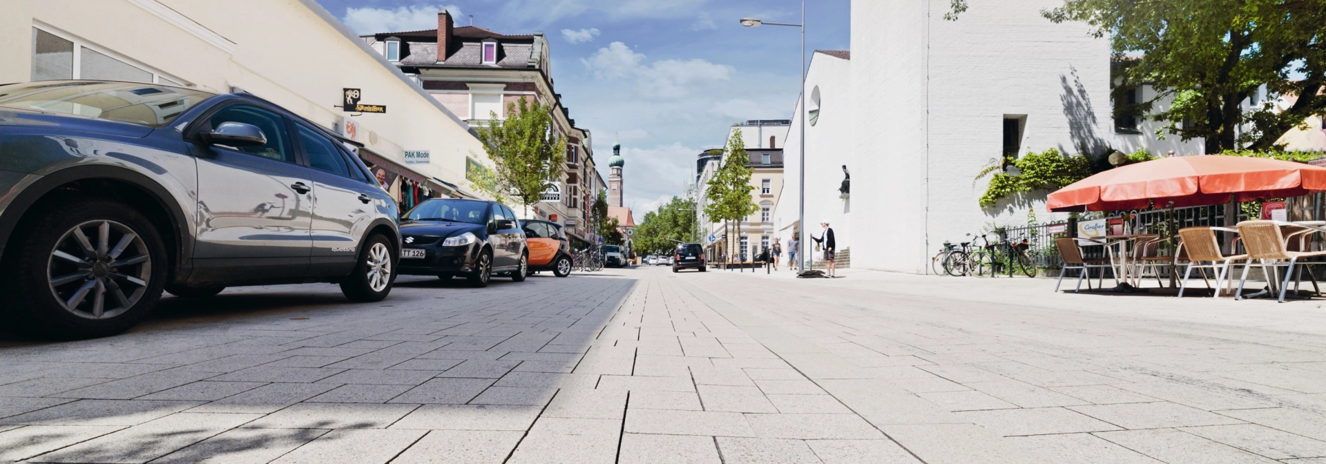straße innenstadt bepflanzt