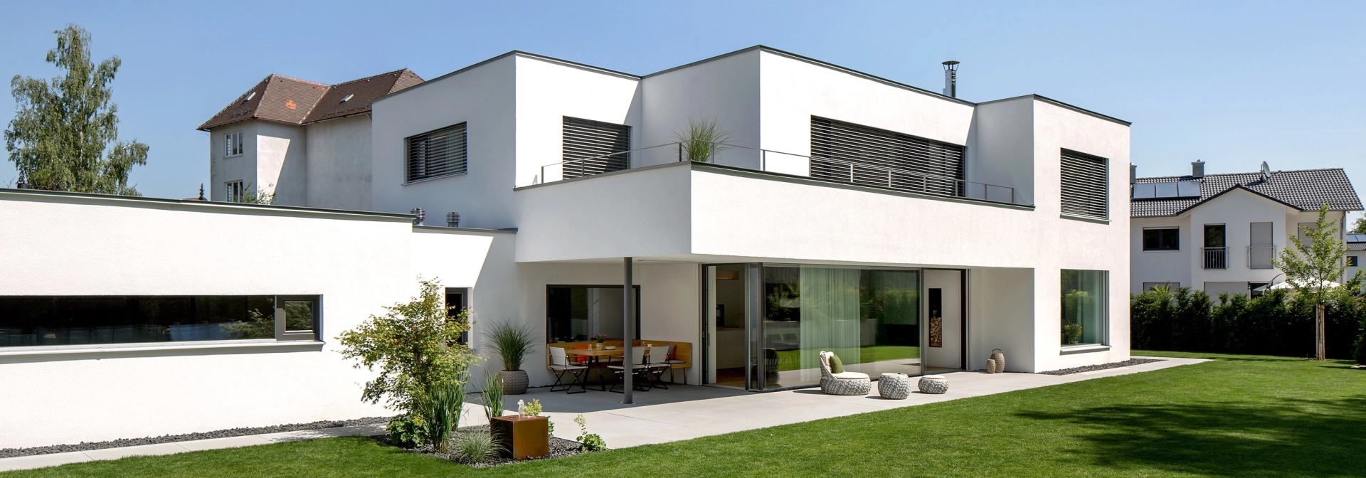 villa terrace planted modern