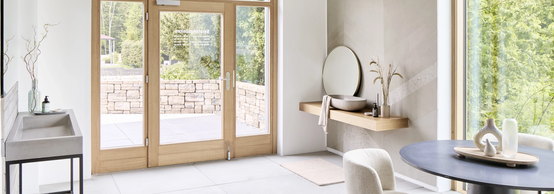Der GODELMANN Showroom in Maitenbeth bei München zeigt filigrane Wohn-Accessoires, Möbel und Fliesen aus Architekturbeton.