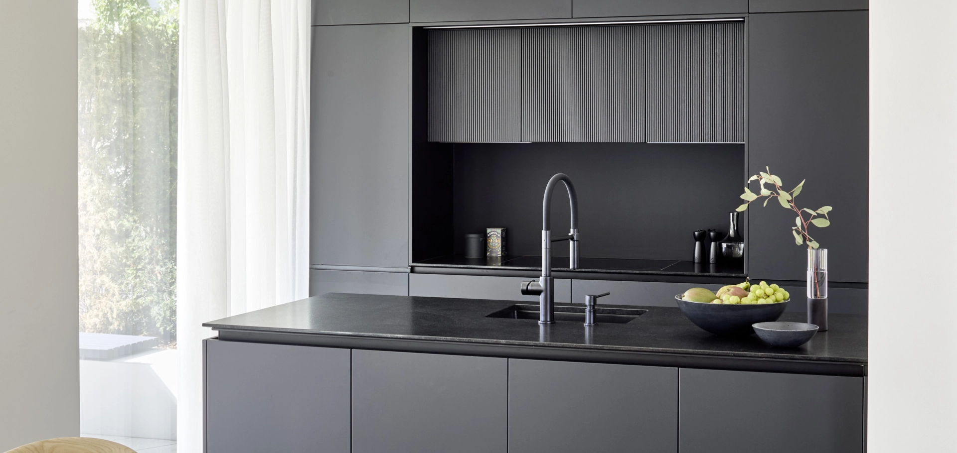 Modern kitchen bowl vase