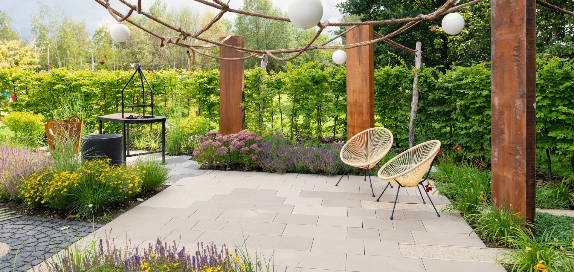 Garden privacy screen