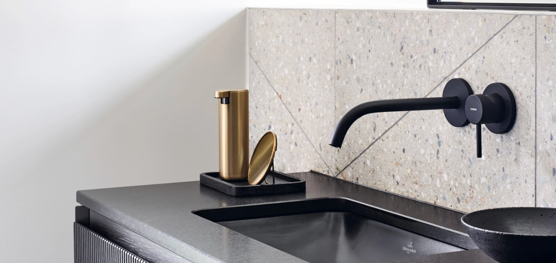 Luxurious bathroom sink