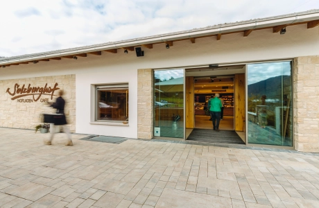 nature idyllic cafe farm store entrance
