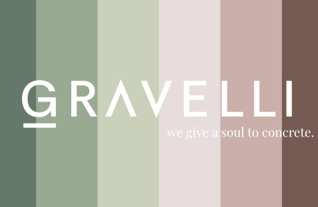 Das Logo von Gravelli steht auf den Markenfarben, die von links nach rechts von grün zu bräunlichen Farben verlaufen. Darunter steht der Claim: we give a soul to concrete.
