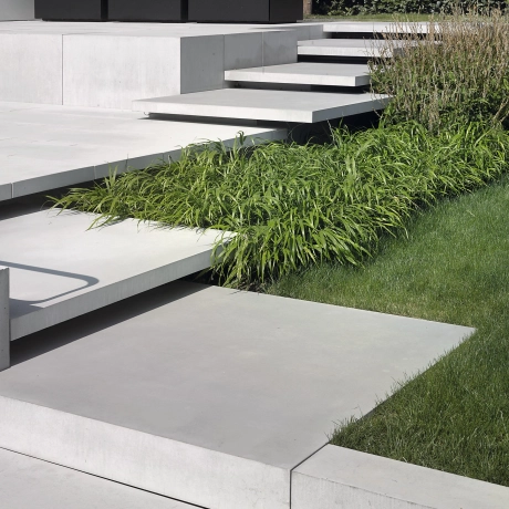 Private property in Prague with steps and terrace slabs made of high-performance concrete.