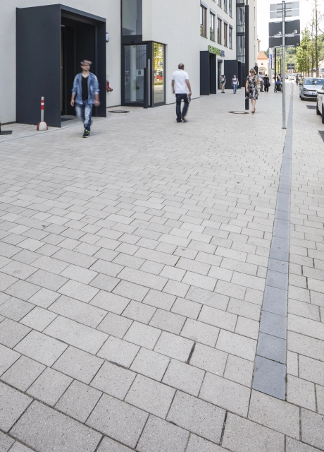 station boulevard walkway