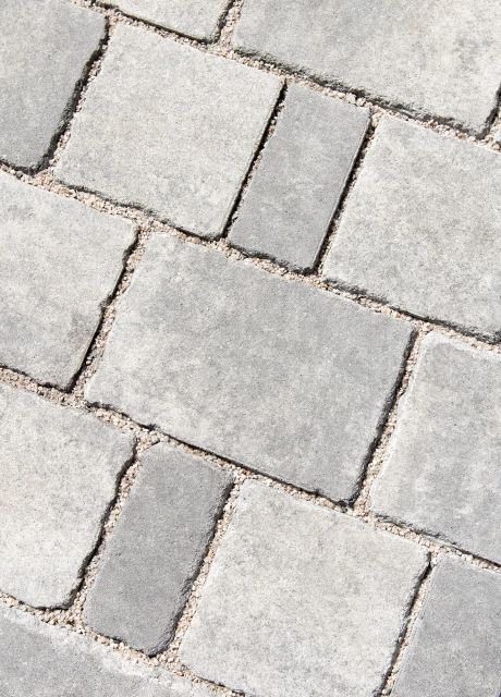 Pflastersteinsystem in verschiedenen Grautönen