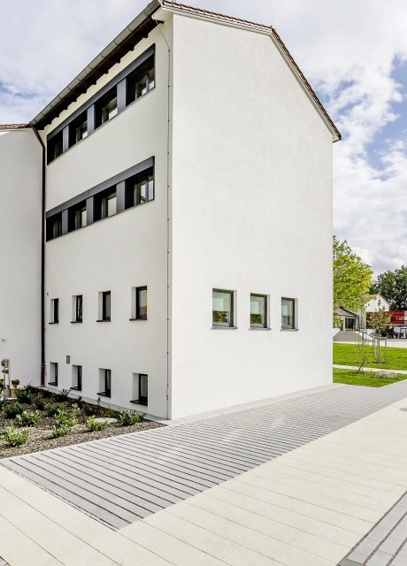 elementary school square courtyard planted