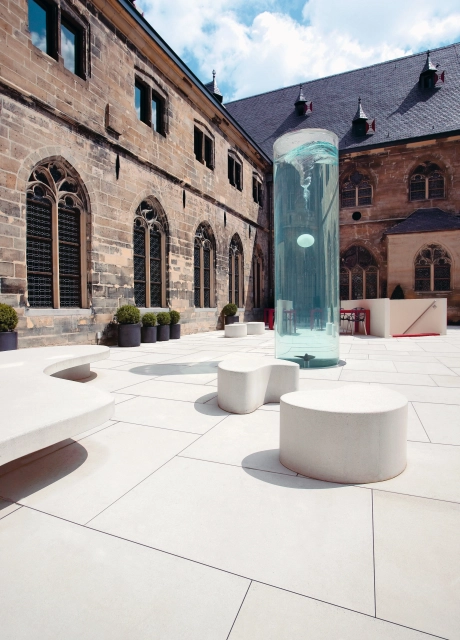 benches hotel courtyard