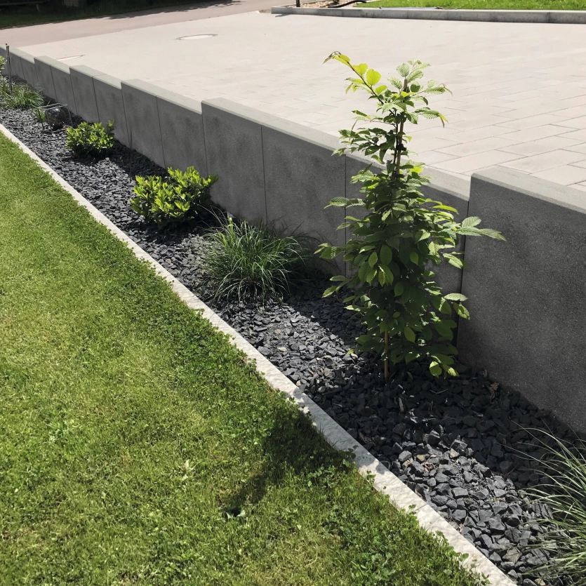 L-stones in the driveway