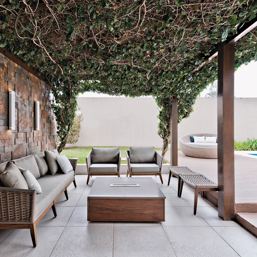 Terrace with wall cladding