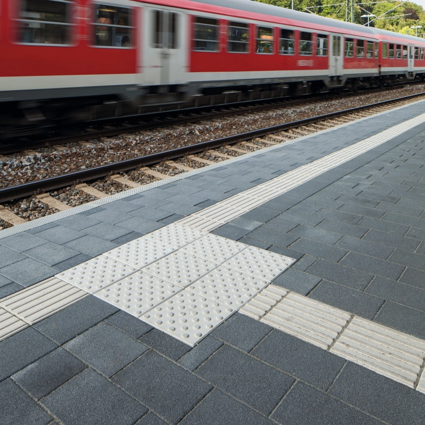 Train station in Schwäbisch Gmünd with tactile guidance system