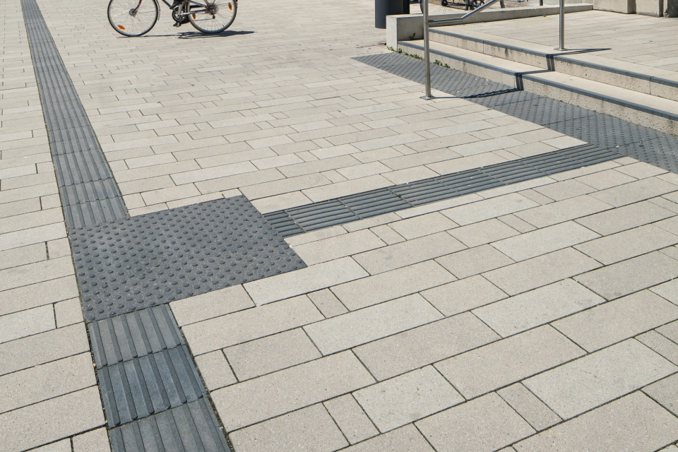 station boulevard square entrance