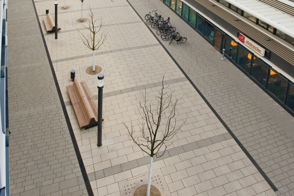 pedestrian zone station arcade