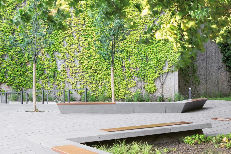 building inner courtyard university planted