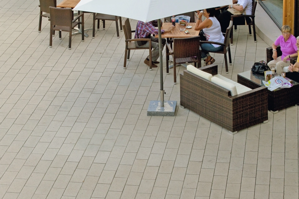 shopping center platz entrance