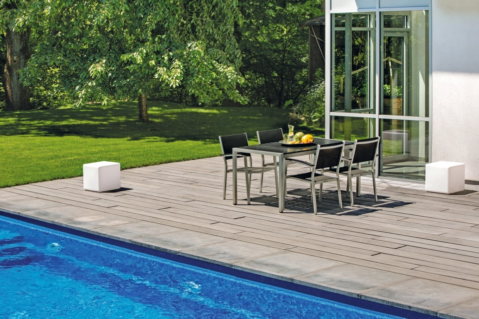 pool modern garden planted