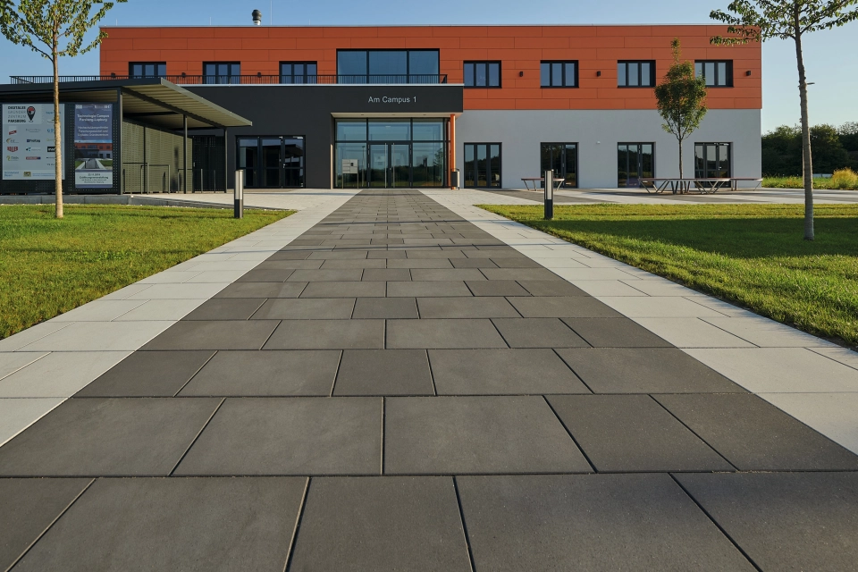 campus square modern planted