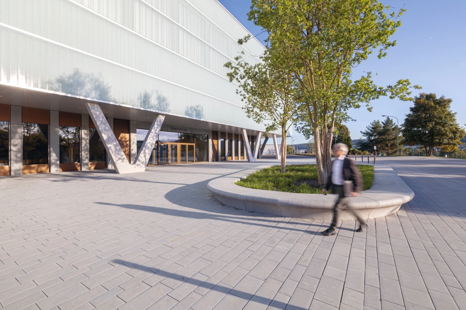 square planted modern nature building