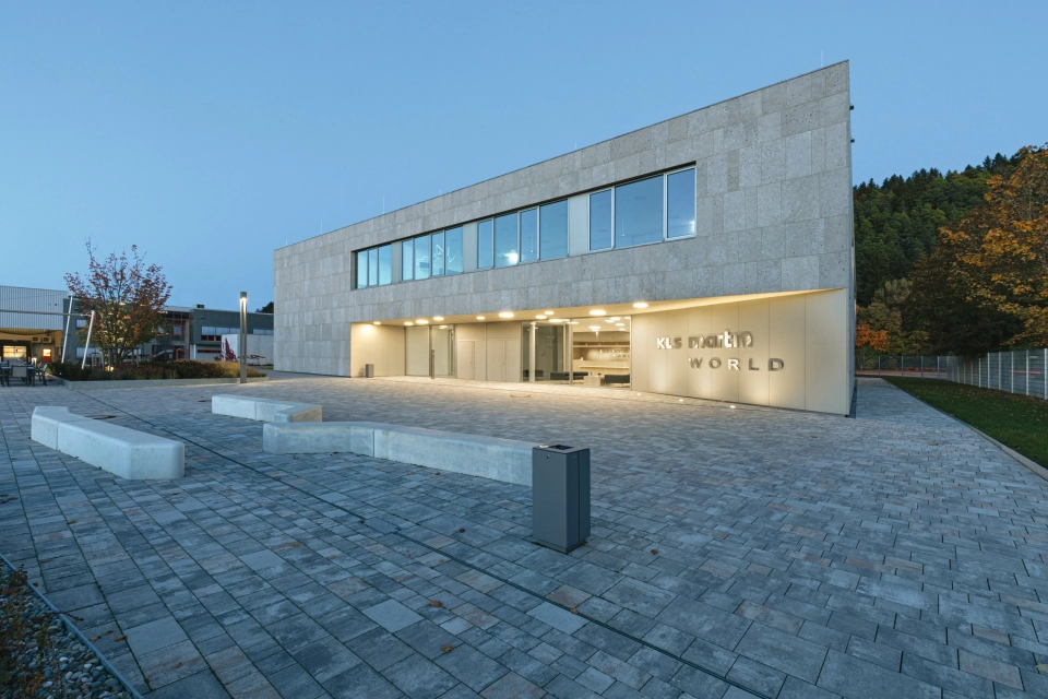 space flat roof construction company