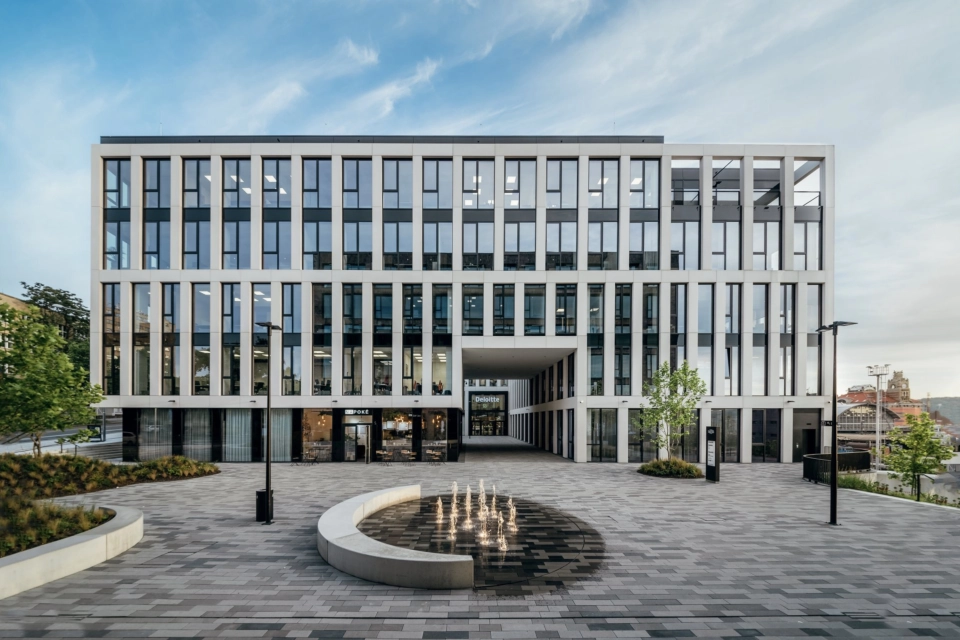 square building planted 