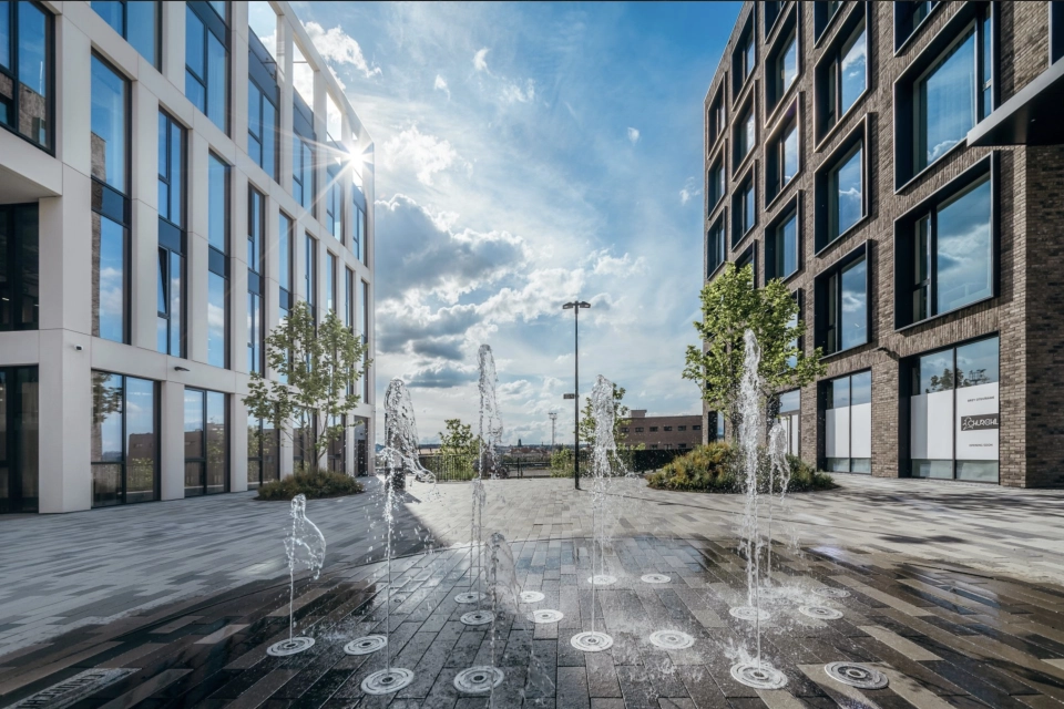 square building fountain
