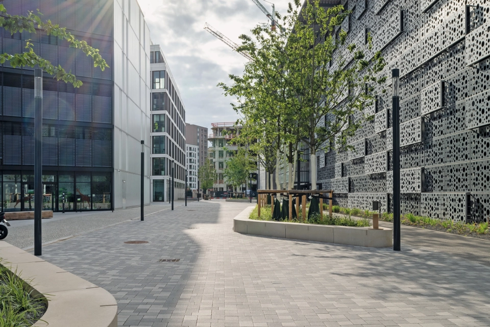 arena feeder road modern 