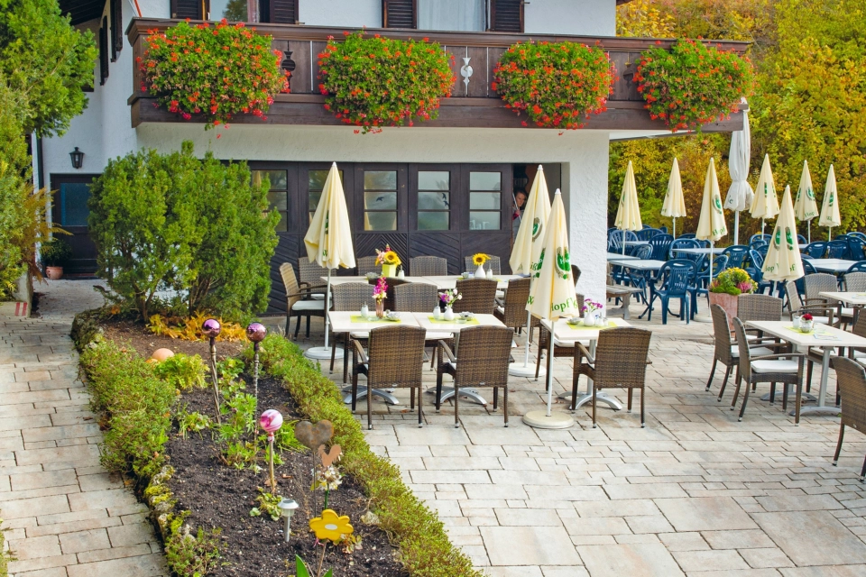 terrace planted cafe 